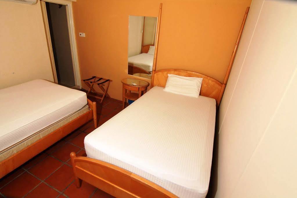 Red Inn Heritage Guest House George Town Extérieur photo
