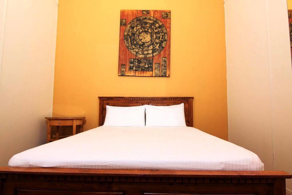 Red Inn Heritage Guest House George Town Extérieur photo